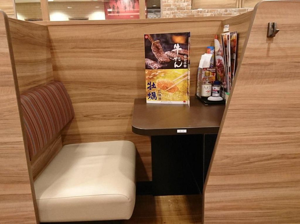 Jomblo? Di Restoran Ini Tetap Bisa Makan Seru Meskipun Sendirian Jomblo? Di Restoran Ini Tetap Bisa Makan Seru Meskipun Sendirian