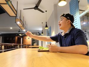 Jadi Bos Madu, Putra Ustaz Arifin Ilham Kerap Bagikan Kulineran A la Jomblo