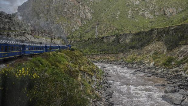 Machu Picchu Peru Trail train is seen on its way between Ollantaytambo and Aguas Calientes to visit to Machu Picchu in the the Inca fortress enclaved in the south eastern Andes of Peru on April 24, 2019. (Photo by Pablo PORCIUNCULA BRUNE / AFP)