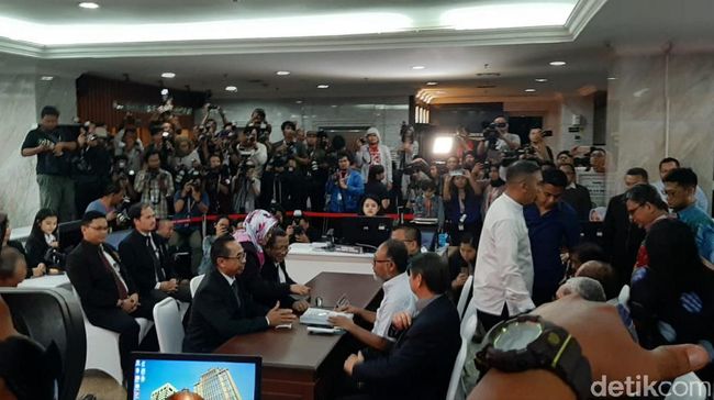 Berita Tanpa Prabowo-Sandi, BPN Tiba di MK untuk Daftar Gugatan Pilpres Selasa 16 April 2024