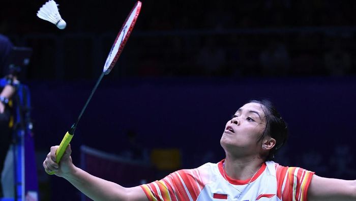 Pebulu tangkis tunggal putri Indonesia Gregoria Mariska Tunjung mengembalikan kok ke arah pebulu tangkis Taiwan Tai Tzu Ying pada babak perempat final Piala Sudirman 2019 di Guangxi Sports Center Gymnasium, Nanning, China, Jumat (24/5/2019). ANTARA FOTO/Wahyu Putro A/foc.