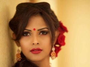 Sosok Miss Earth Muslim yang Diintimidasi Netizen karena Eksis Jadi Model Sosok Miss Earth Muslim yang Diintimidasi Netizen karena Eksis Jadi Model