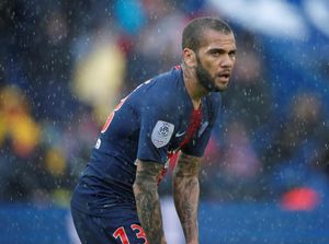Hengkang dari PSG, Dani Alves Mau Ke Mana?