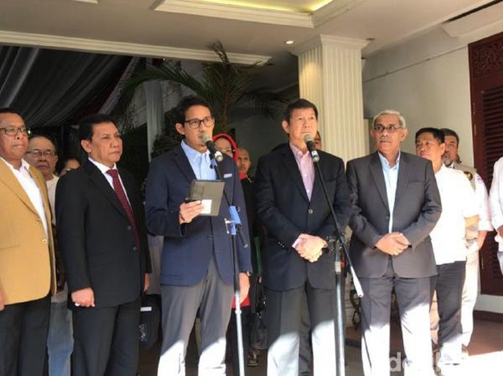 BPN Prabowo Persilakan Media Hadir Saat Daftar Gugatan ke MK BPN Prabowo Persilakan Media Hadir Saat Daftar Gugatan ke MK