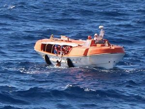 Penumpang Lompat dari Kapal Pesiar, Untung Masih Bisa Ditolong