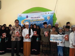 Bulog Salurkan Rp 400 Juta Bantuan ke Yayasan dan Ponpes di Banten