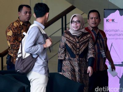 Gaya Eni Saragih Saat Diperiksa KPK Soal Sofyan Basir