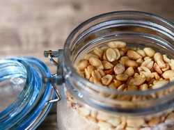 Cara Membuat Kacang Goreng Bawang yang Renyah dan Garing