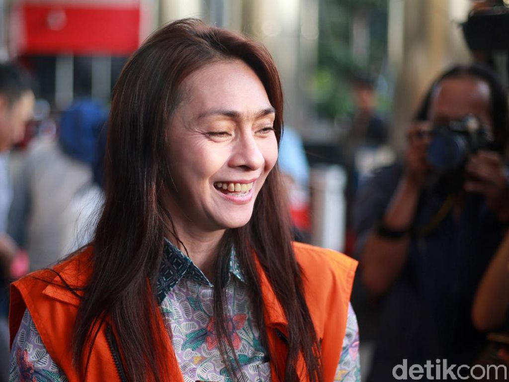 Mereda Emosi Eks Bupati Sri Wahyumi yang Kini Melawan KPK Mereda Emosi Eks Bupati Sri Wahyumi yang Kini Melawan KPK