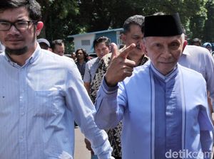 Video Amien Rais Datangi Polda jadi Saksi Eggi Sudjana Video Amien Rais Datangi Polda jadi Saksi Eggi Sudjana