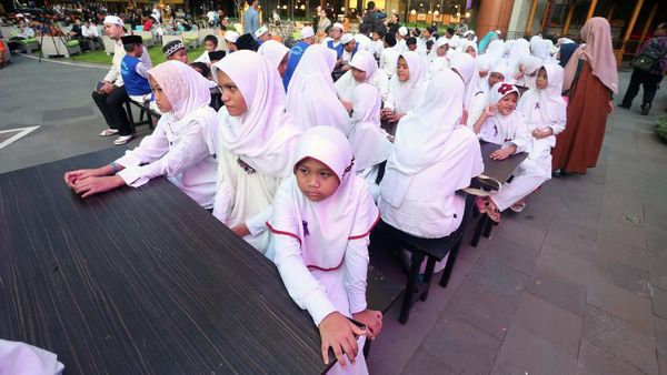 Bantuan Pendidikan untuk Anak Yatim