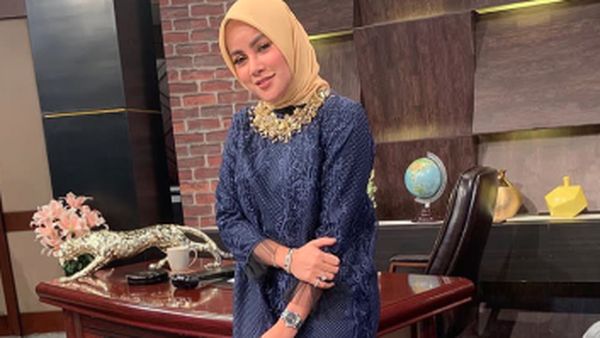 Didoakan Istiqomah, Ini Gaya Hijab Olla Ramlan