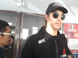 Ultah Sehari Lebih Cepat, Anak dan Istri Bawakan Dhani Tumpeng