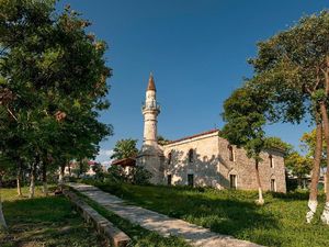Melacak Jejak Islam di Tanah Kelahiran Drakula