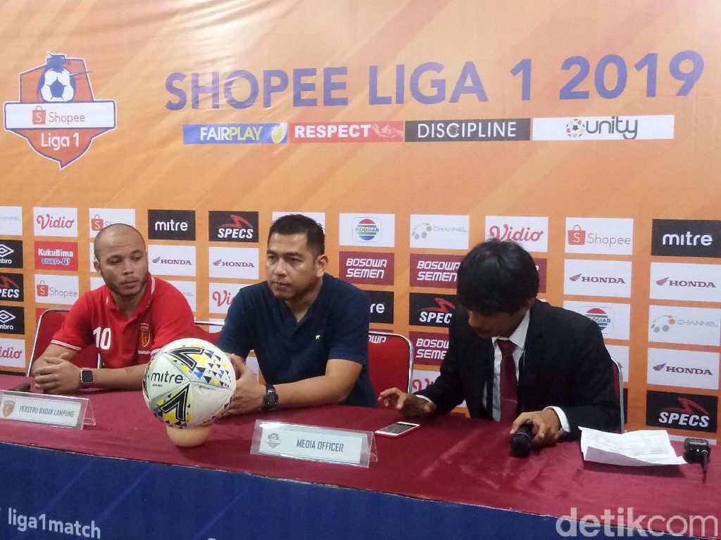 Buang-buang Peluang, Badak Lampung FC pun Dihajar PSM Makassar Buang-buang Peluang, Badak Lampung FC pun Dihajar PSM Makassar