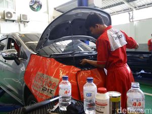 Kepepet Saat Mudik, Bolehkah Radiator Mobil Diisi Air Mineral?