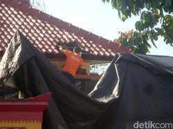 Video Mako Brimob Purwokerto Ditembaki, Genteng Pos Jaga Rontok