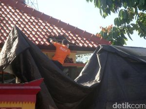 Penampakan Genting Pos Mako Brimob Purwokerto Rontok karena Tembakan Penampakan Genting Pos Mako Brimob Purwokerto Rontok karena Tembakan