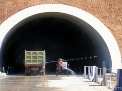 Pemudik Dilarang Berfoto di Lingkar Nagreg dan Terowongan Cisumdawu