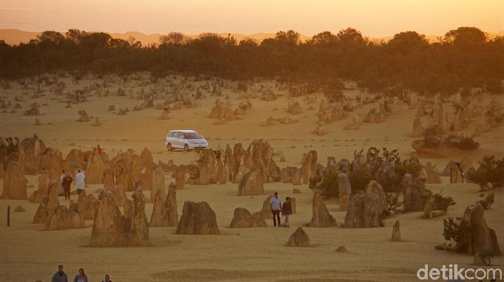 Foto The Pinnacles, Gurun Ajaib dari Australia Barat Foto The Pinnacles, Gurun Ajaib dari Australia Barat