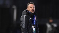 Vitor Pereira saat ini menjabat sebagai pelatih klub Liga China, Shanghai SIPG. Dia dibayar 7,5 juta euro selama setahun atau setara Rp 120 miliar. (Foto: Stu Forster/Getty Images)