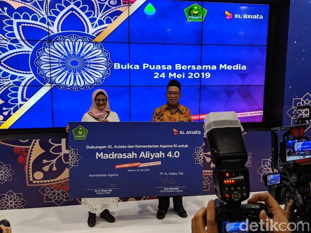 XL Axiata dan Kemenag Digitalisasi Madrasah Aliyah XL Axiata dan Kemenag Digitalisasi Madrasah Aliyah