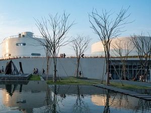 Begini Jadinya Kalau Kilang Minyak Disulap Jadi Galeri Seni