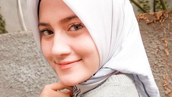 Silvia Anggraini Si Cantik Berhijab yang Akrab dengan Aliando