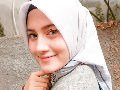 Silvia Anggraini Si Cantik Berhijab yang Akrab dengan Aliando