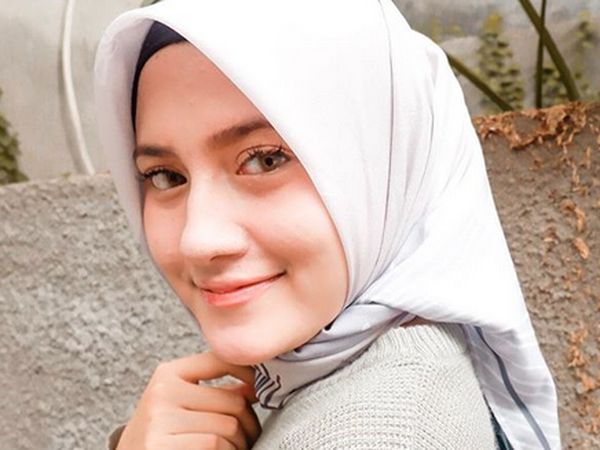 Silvia Anggraini Si Cantik Berhijab yang Akrab dengan Aliando