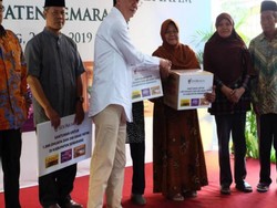 Sido Muncul Resmikan Masjid dan Santuni Kaum Duafa-Anak Yatim