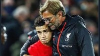 Fans juga mengejek Philippe Coutinho, yang meninggalkan Liverpool untuk gabung Barcelona musim lalu. Kini ia kesulitan di Barcelona, sementara Liverpool justru tengah berpeluang menjuarai Liga Champions musim ini. (Foto: Istimewa)