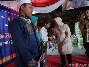 Bukber di Eks Lokalisasi Dolly, Risma Janjikan Beasiswa Bukber di Eks Lokalisasi Dolly, Risma Janjikan Beasiswa