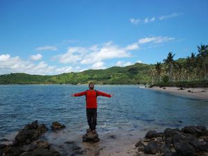 Pantai di Lombok yang Sepi, Serasa Milik Pribadi