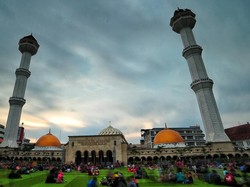 Masjid Raya Bandung, Destinasi Wisata Religi di Tengah Kota