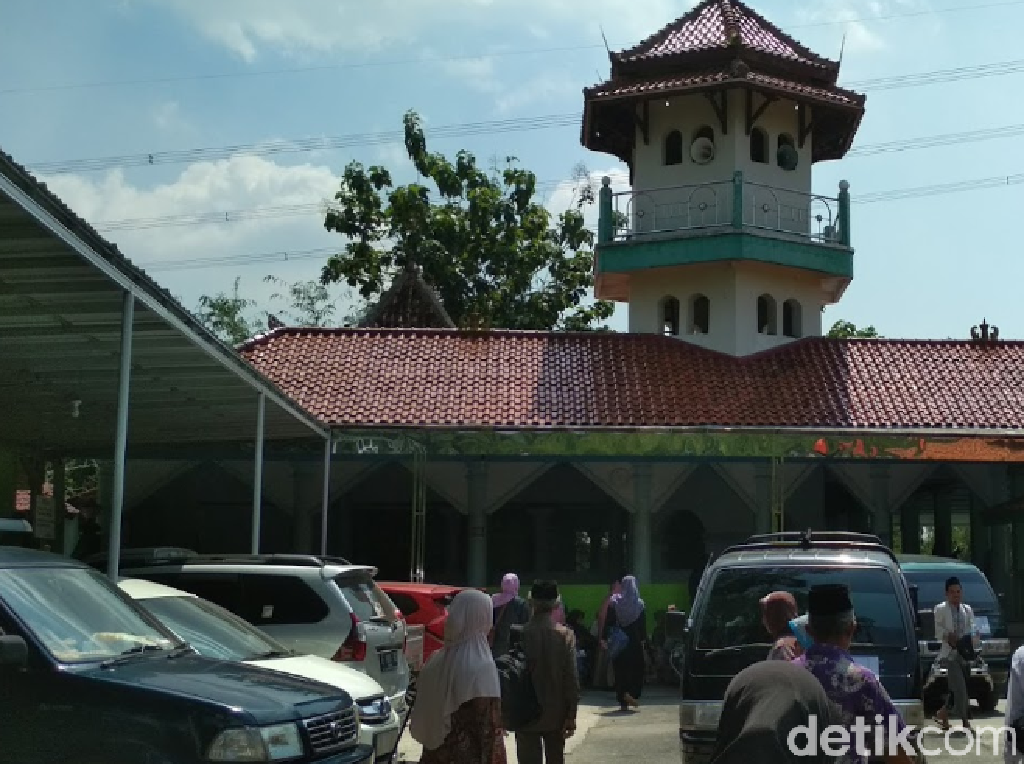 Masjid Pangeran Purbaya Tegal, Konon Dibangun dalam Waktu Semalam Masjid Pangeran Purbaya Tegal, Konon Dibangun dalam Waktu Semalam