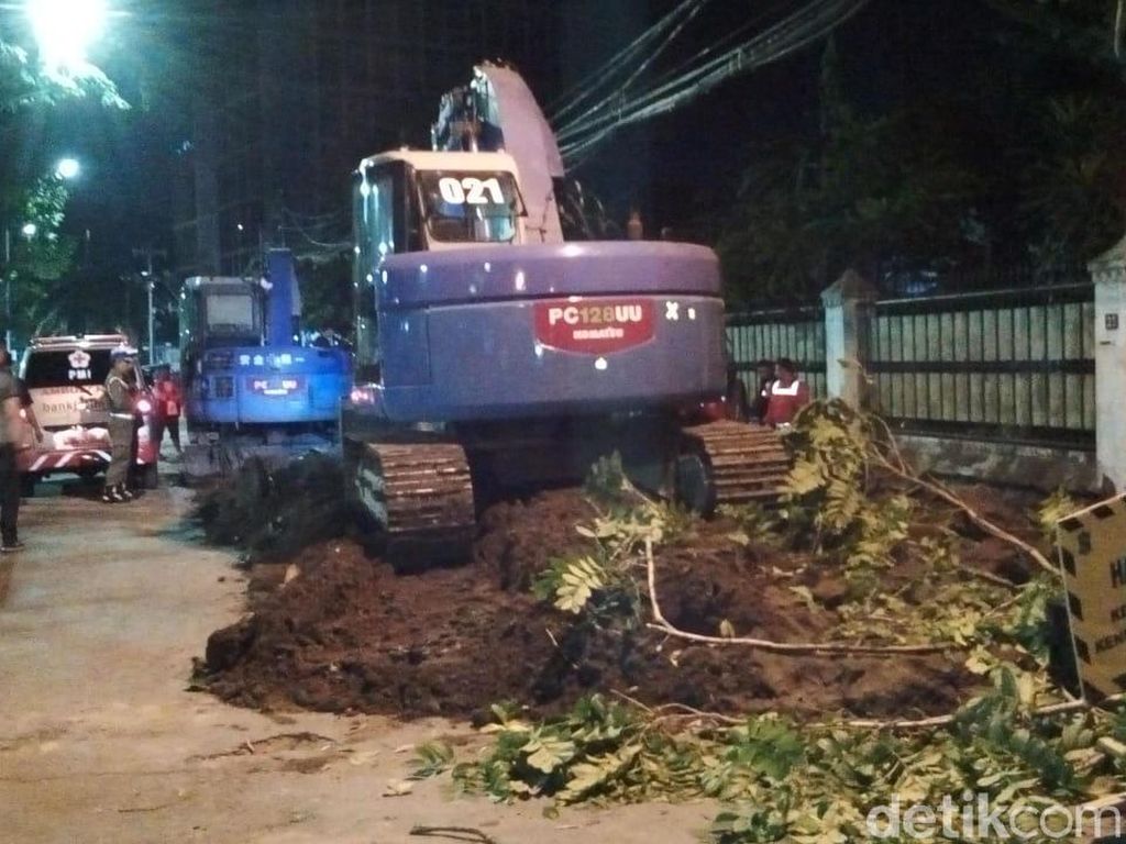 Pekerja Proyek Box Culvert di Surabaya Tewas Tertimbun Reruntuhan Pekerja Proyek Box Culvert di Surabaya Tewas Tertimbun Reruntuhan