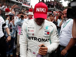 Hamilton Persembahkan Kemenangan di GP Monako untuk Niki Lauda