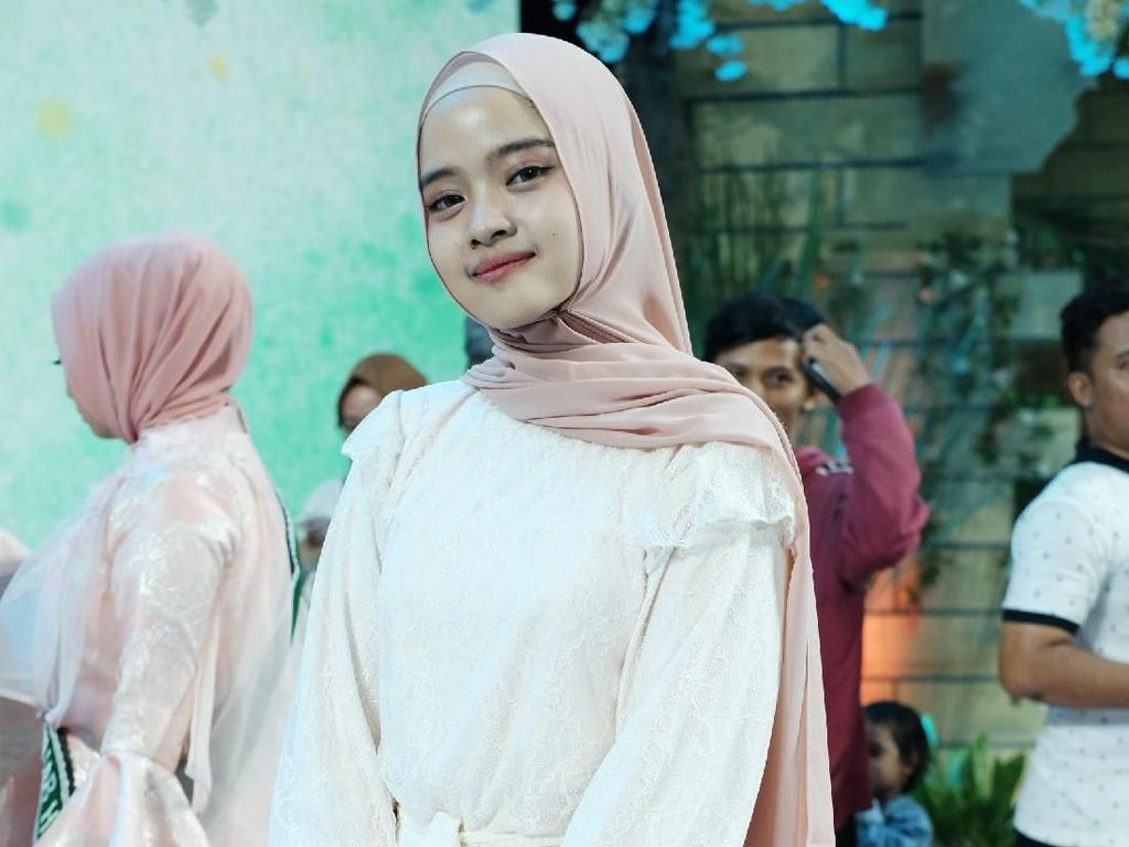 Alumni Sunsilk Hijab Hunt Takjub Melihat Bakat 10 Finalis di Panggung Alumni Sunsilk Hijab Hunt Takjub Melihat Bakat 10 Finalis di Panggung