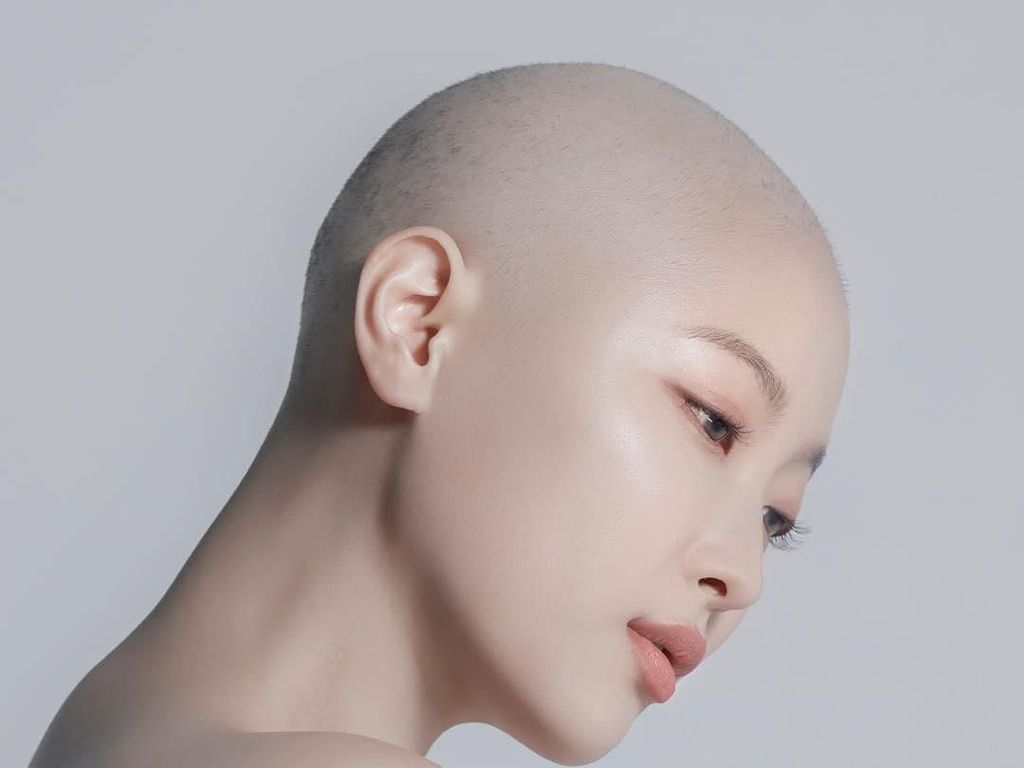 Momen Haru Saat Beuaty Vlogger Korea Gunduli Rambutnya Karena Kanker Momen Haru Saat Beuaty Vlogger Korea Gunduli Rambutnya Karena Kanker
