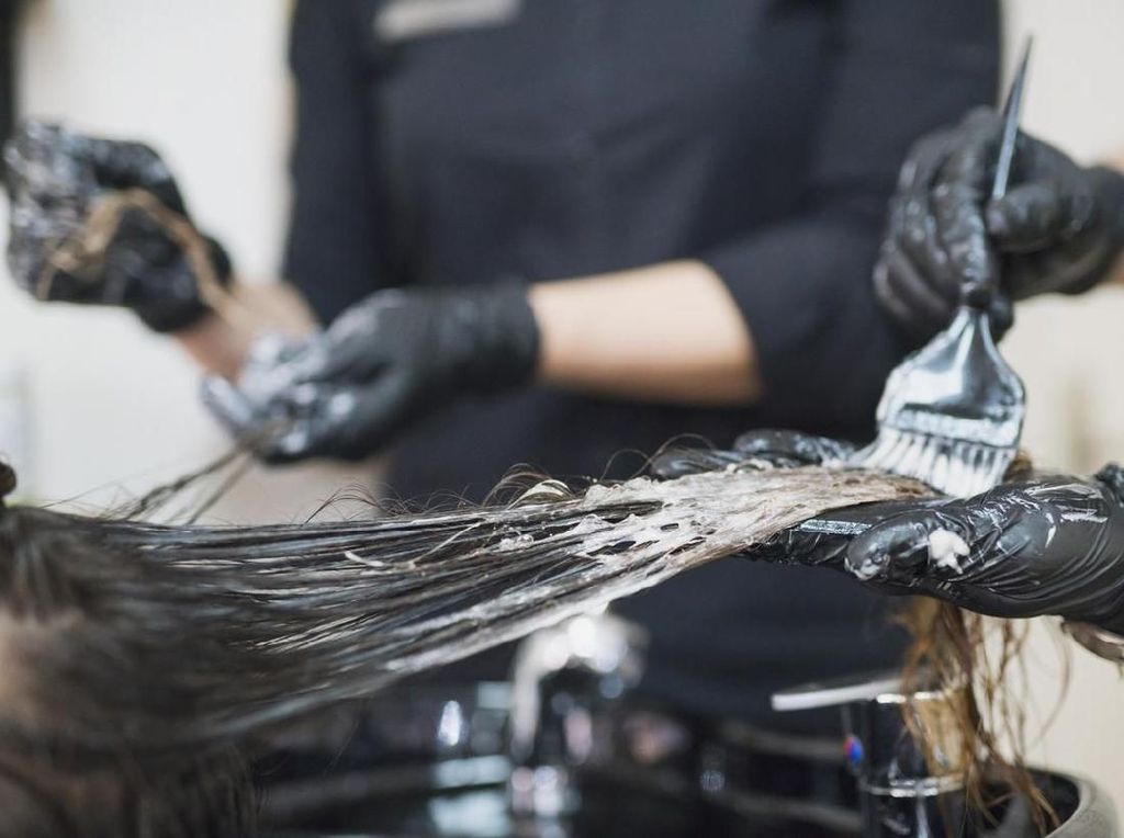 Kulit Kepala Wanita Ini Melepuh Usai Bleaching Rambut Kulit Kepala Wanita Ini Melepuh Usai Bleaching Rambut