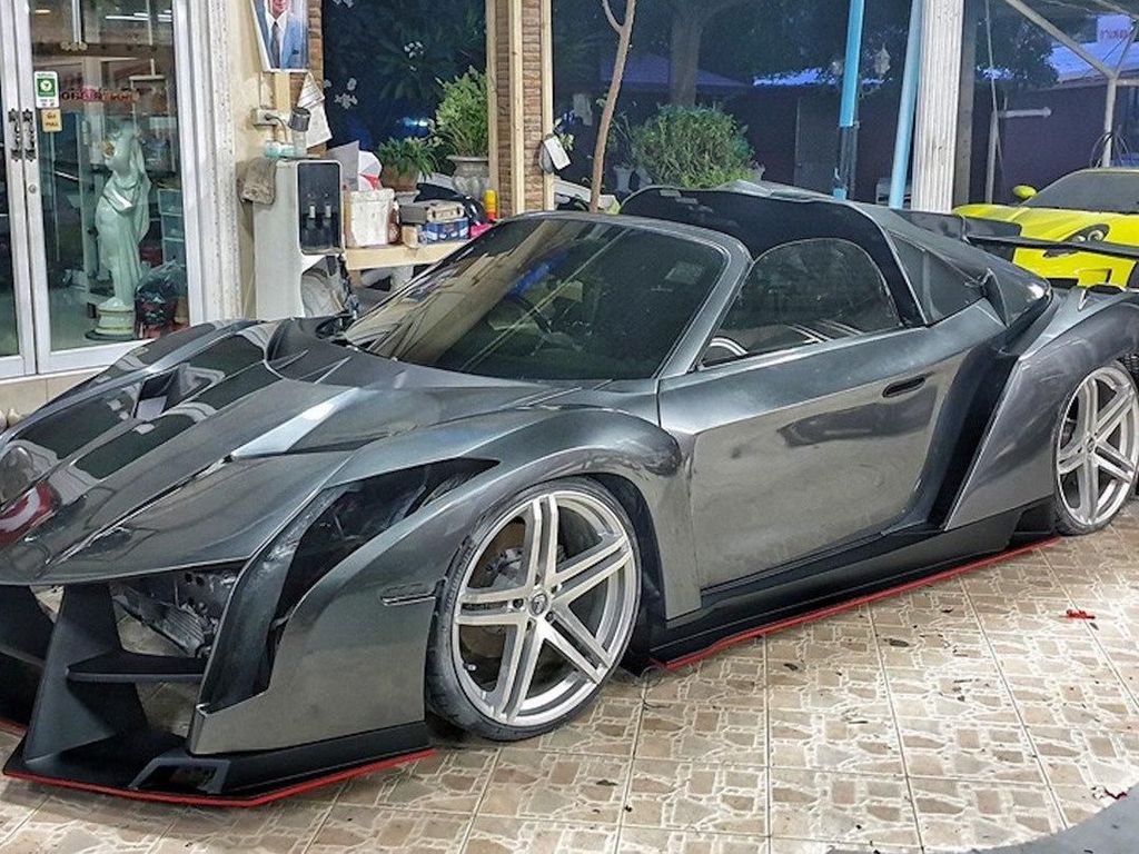 Mobil Toyota Disulap Jadi Lamborghini Mobil Toyota Disulap Jadi Lamborghini
