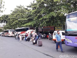 Cerita Pemudik di Yogya Beralih Naik Bus karena Tiket Pesawat Mahal