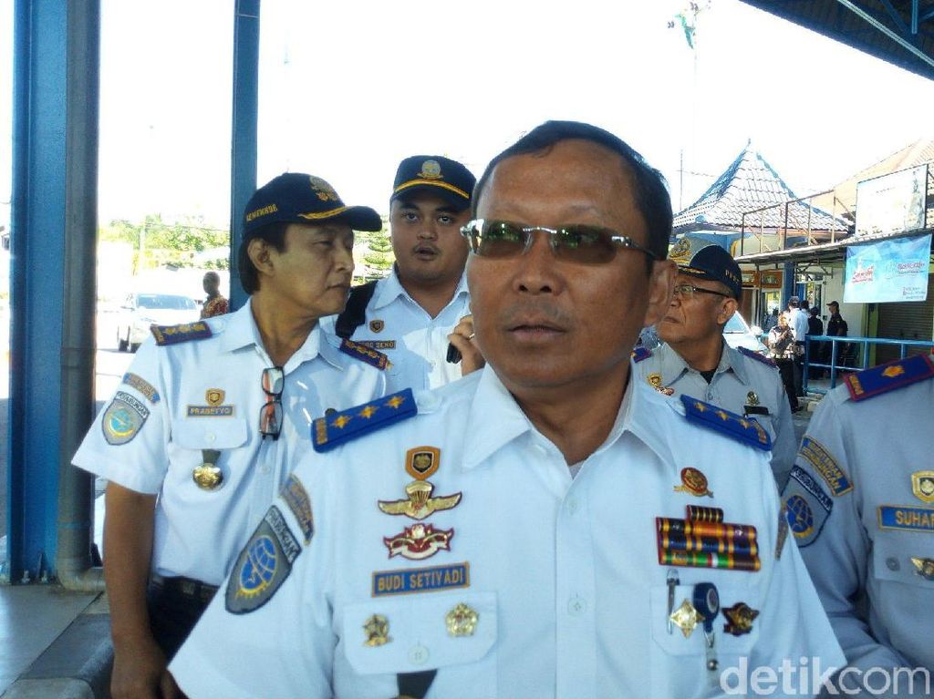 Kemenhub Minta Pemda Tegas Tangani Pasar Tumpah Selama Musim Mudik Kemenhub Minta Pemda Tegas Tangani Pasar Tumpah Selama Musim Mudik