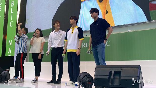 Tiga personel EXO bertemu EXO-L