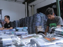 Dilibas Tekstil Impor, Penjualan Sarung Majalaya Turun Drastis