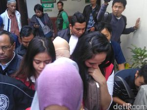 Dua Muncikari Vanessa Angel Dituntut 7 Bulan Penjara Dua Muncikari Vanessa Angel Dituntut 7 Bulan Penjara