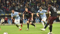 Milan mengunci kemenangan berkat gol Kessie via titik putih pada menit ke-66. Tullio M. Puglia/Getty Images.