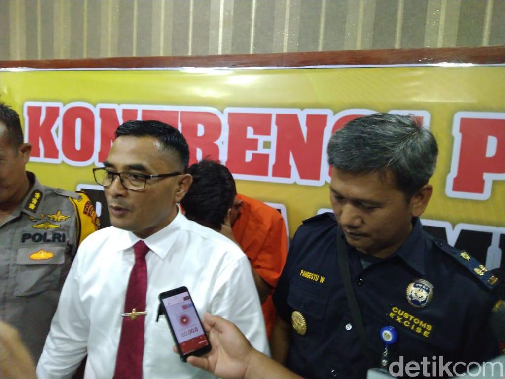 Edarkan Liquid Vape Narkoba, Mahasiswa di Jambi Ditangkap Edarkan Liquid Vape Narkoba, Mahasiswa di Jambi Ditangkap
