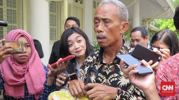 Pedagang Korban Rusuh 22 Mei dapat Uang dan Baju dari Jokowi